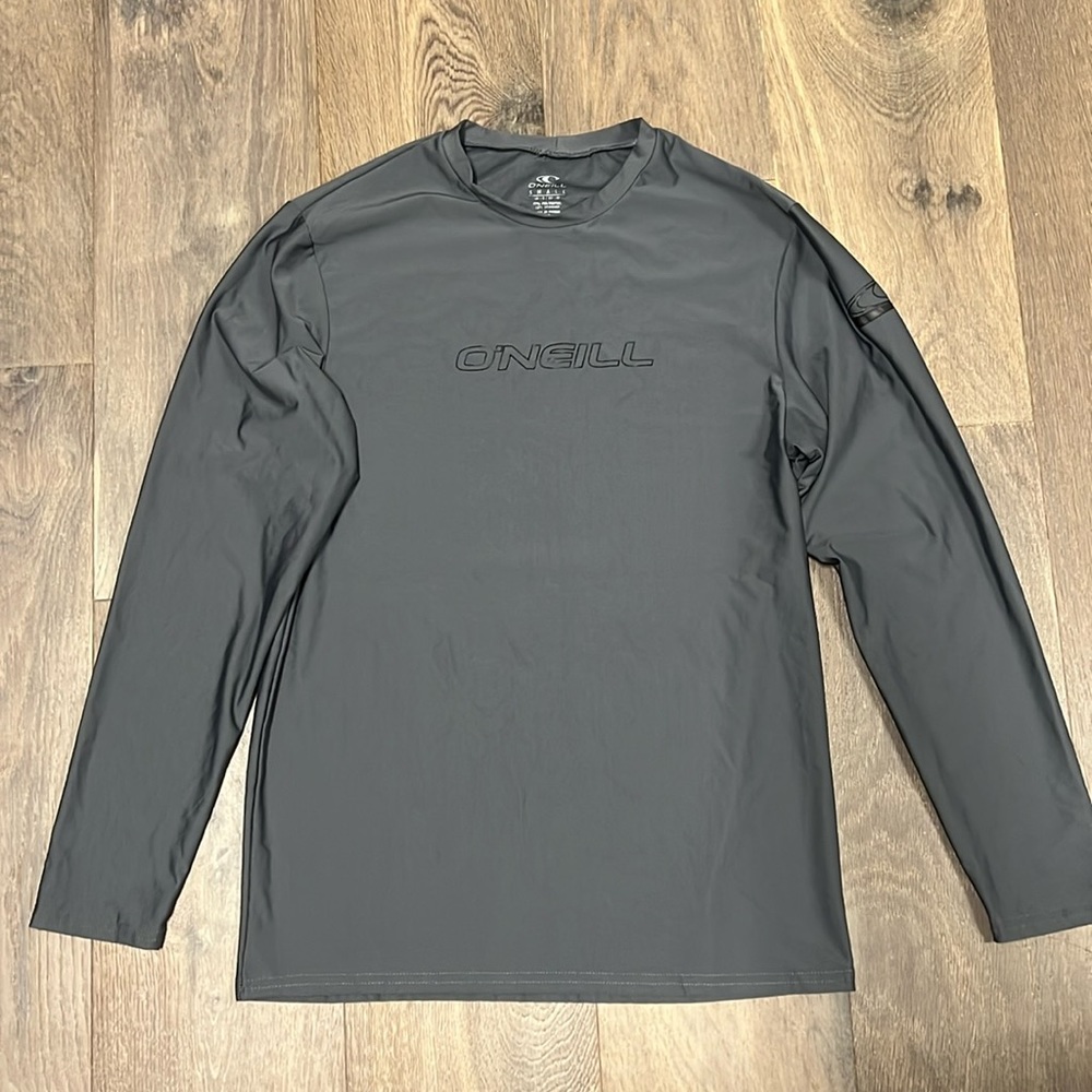 O’NEILL gray long sleeved rash guard men’s size small